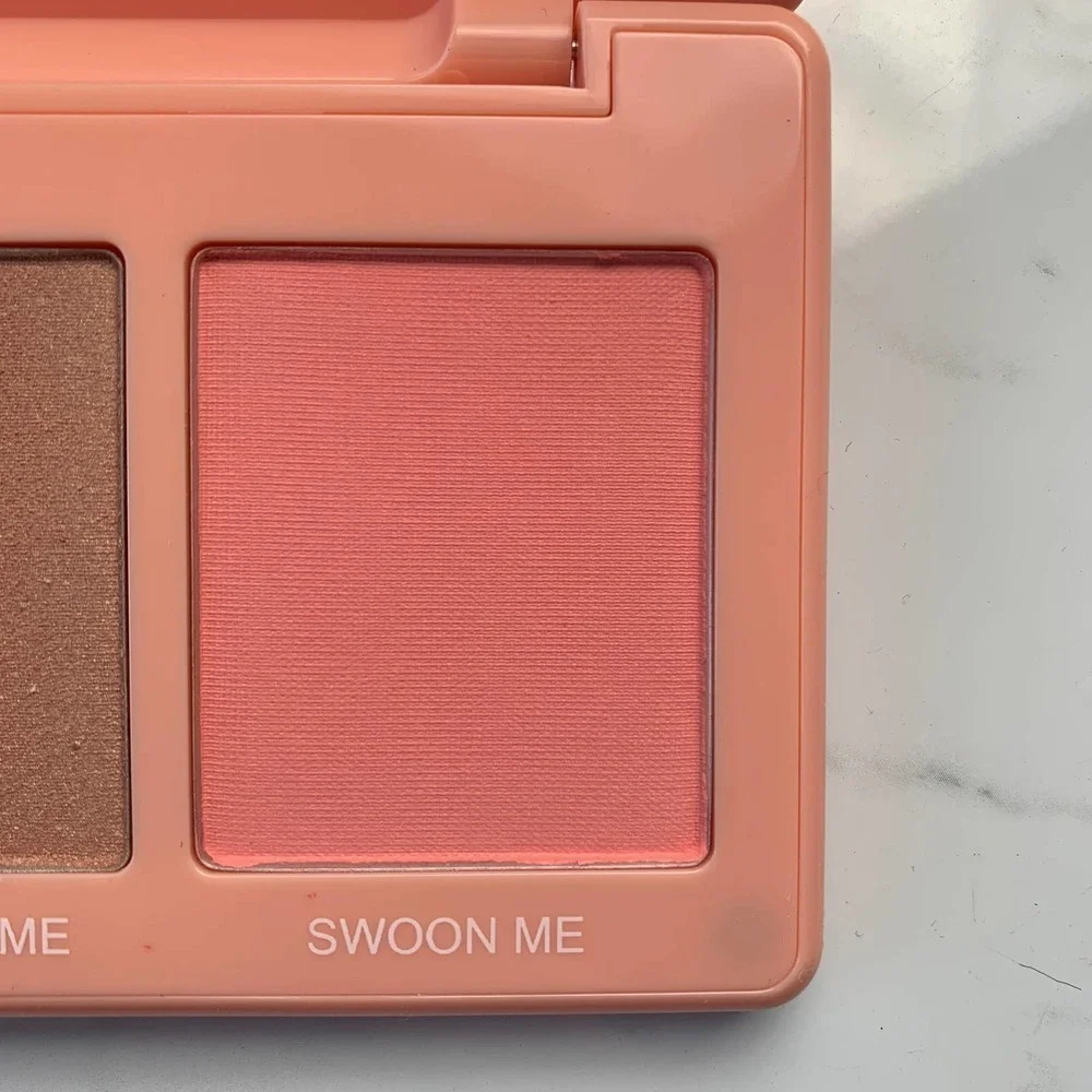 ARTIST COUTURE‎ Love Sprung Palette in Volume 1